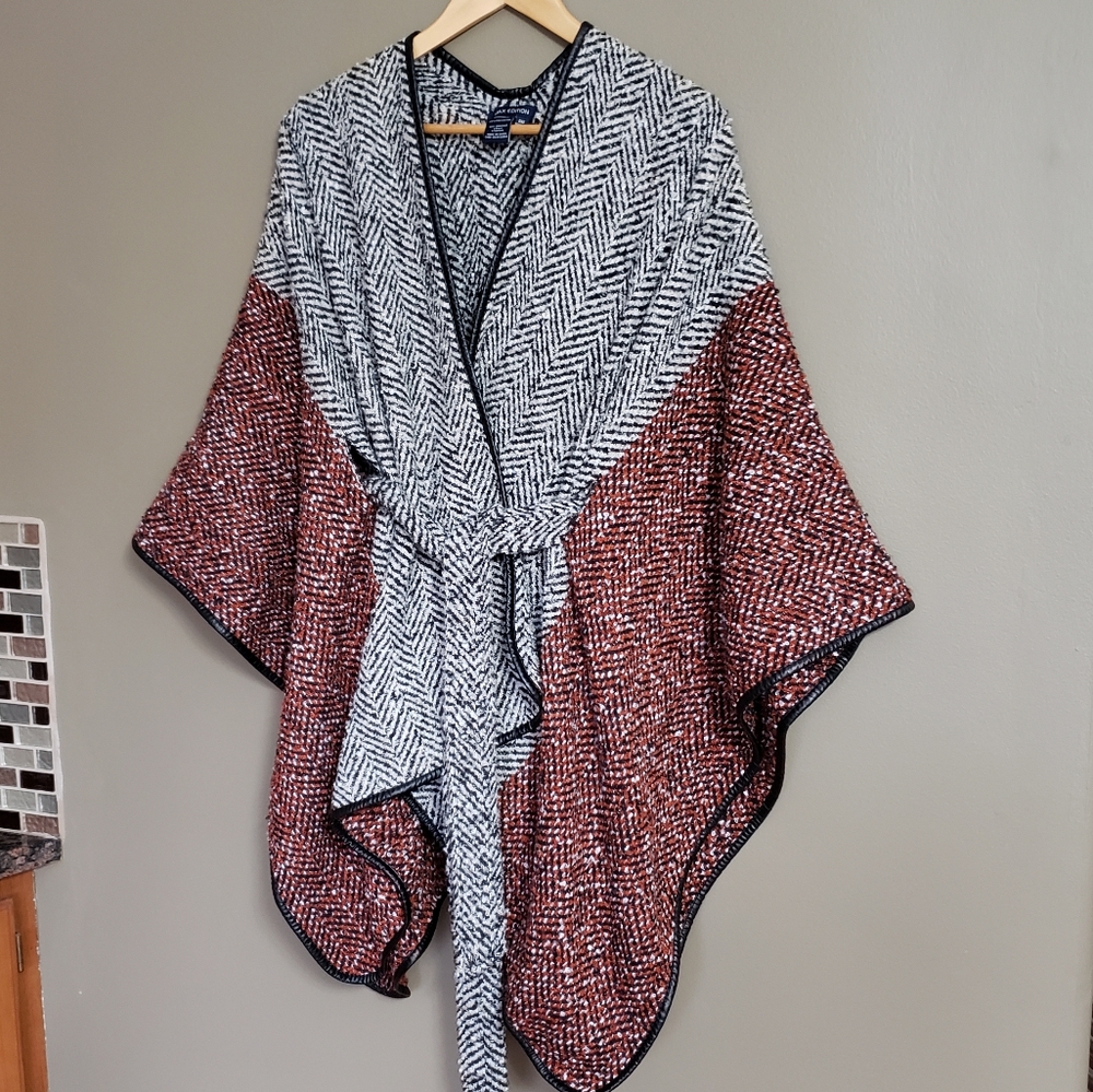 MAX Edition Poncho with Faux Leather Piping - Picture 3 of 7